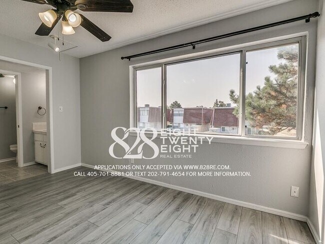 Building Photo - *AVAILABLE NOW!* Spacious 3 Bed/2.5 Bath Condo in East Norman!