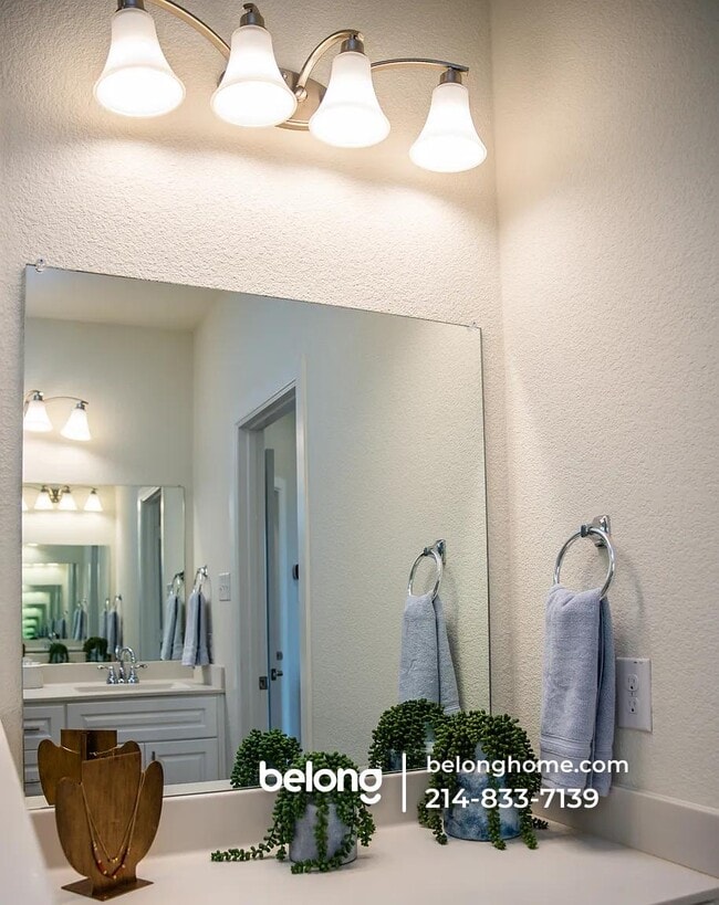 Building Photo - 422 Hazeltine Rd