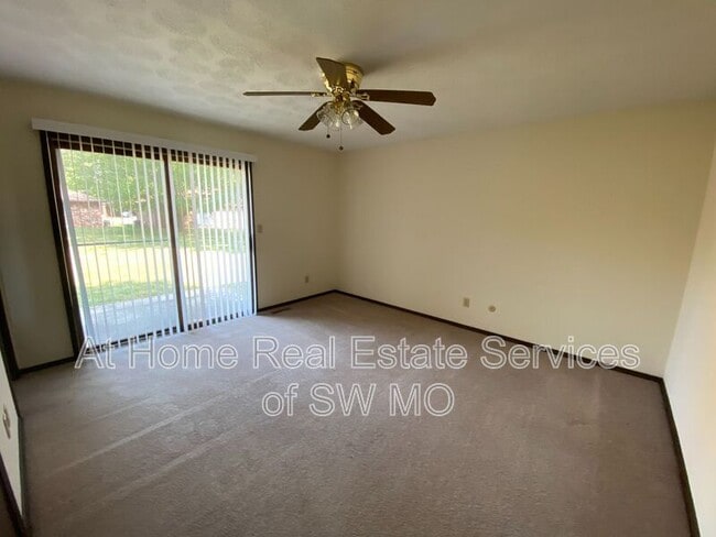 Building Photo - 513 E Latoka Ct