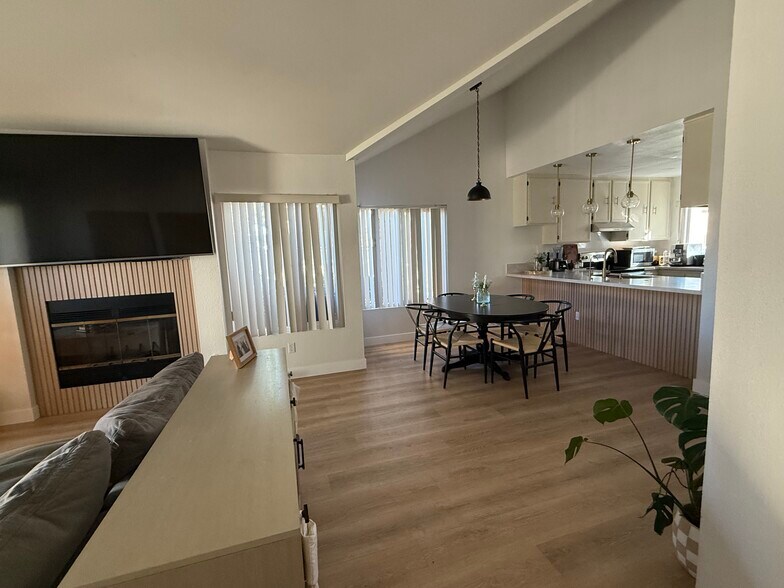 Building Photo - 2109 Northshore Dr