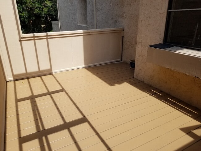 Building Photo - La Jolla 2bed 1 bath 1car garage, big deck!
