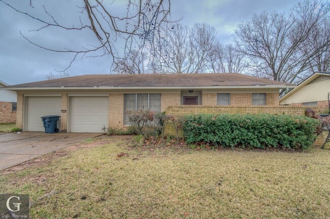 Building Photo - $500 Off 1st Month Special