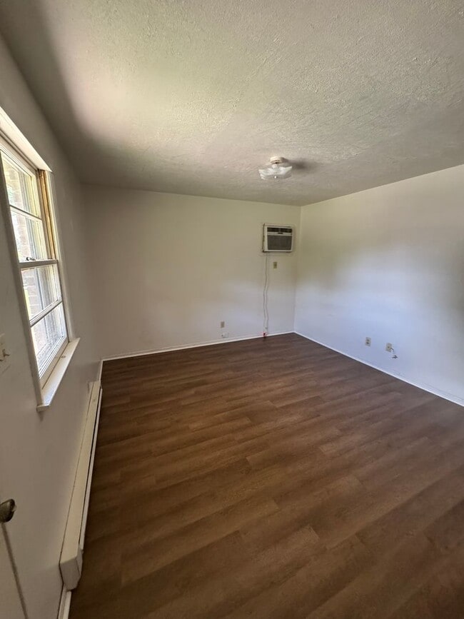 Building Photo - 2/1 Duplex inside city of Shelby, nc