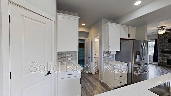 Building Photo - 7621 Red River Wy
