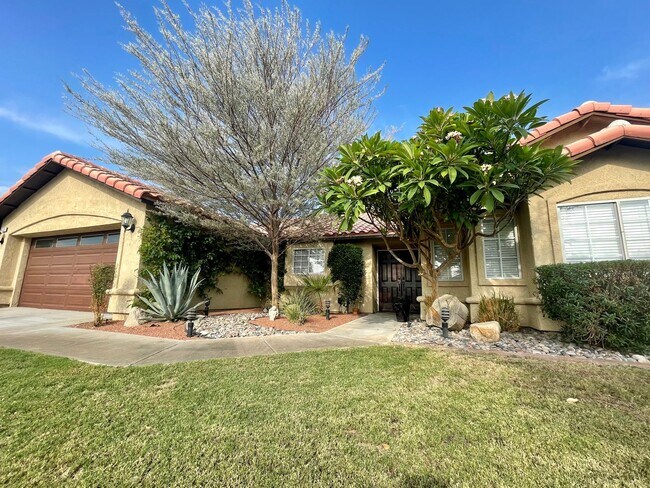 Building Photo - COMING SOON!!! Beautiful 3 Bedroom, 2 Bathroom + Den Residence in the Heart of La Quinta!
