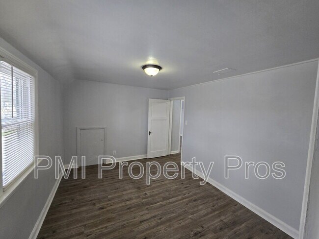 Building Photo - 3895 N 5th St