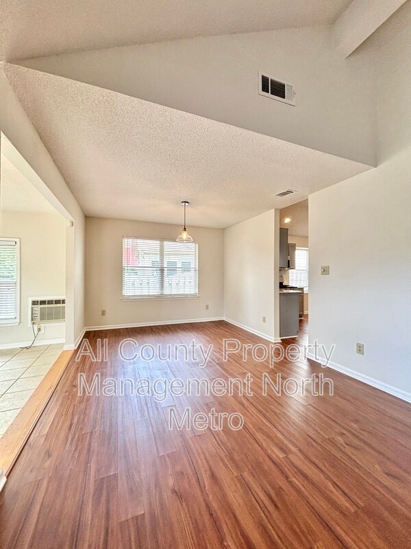 Building Photo - 310 Tanners Crossing