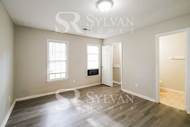 Building Photo - Feel welcome in this well-maintained 4BR 2...