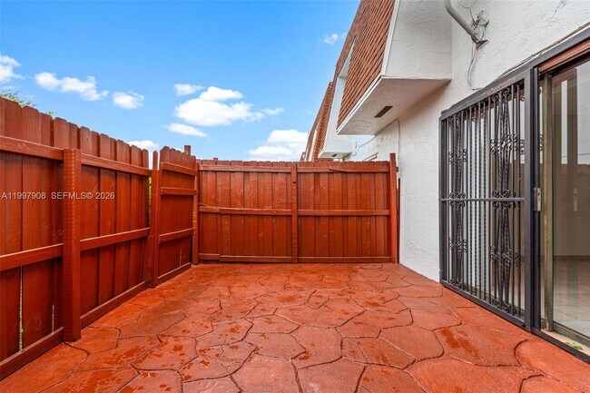 Building Photo - 319 NW 109th Ave