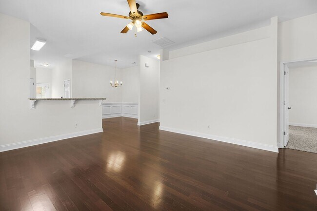 Building Photo - Port Wentworth Cottage