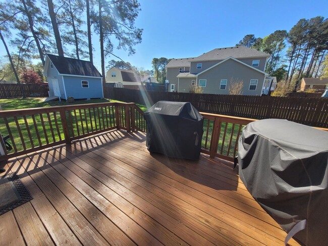 Building Photo - Beautiful & Spacious 4 bedroom, 2.5 bath h...