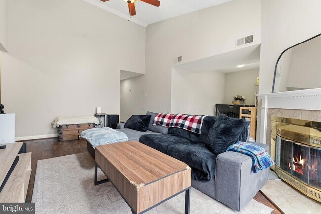 Building Photo - 12219 Stevenson Ct