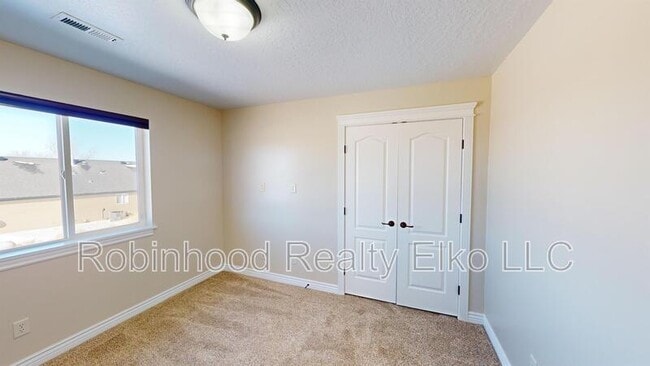 Building Photo - 963 Alpine Dr
