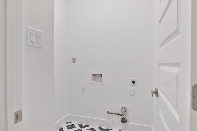 Building Photo - 8220 Bonaire St
