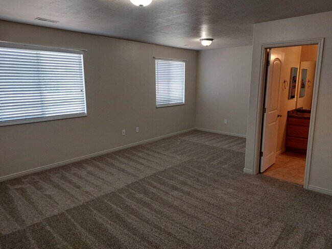 Building Photo - 2632 S 8800 W