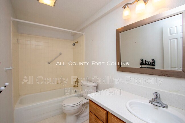 Building Photo - 2730 Hanover Dr