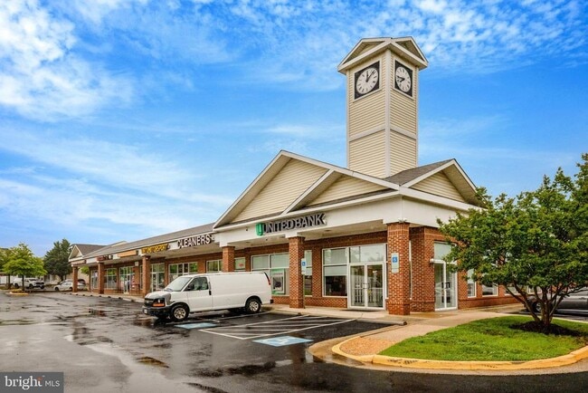 Building Photo - 20941 Bluebird Sq