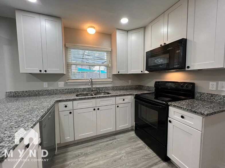 Building Photo - 3833 Landlubber St