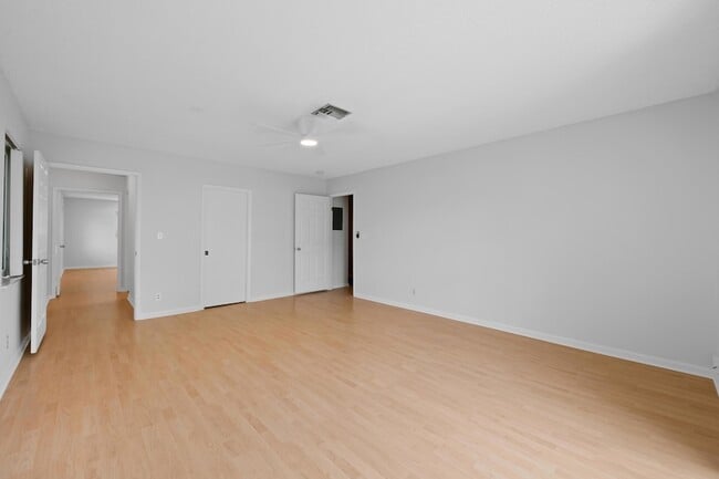 Building Photo - 1627 NE 7th St
