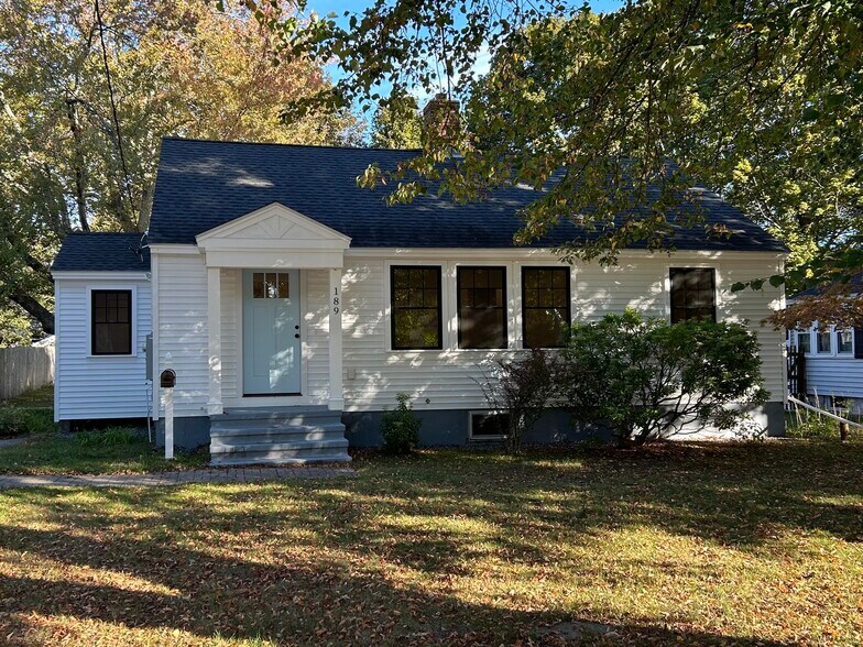 Primary Photo - 189 Colonial Dr