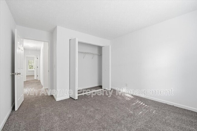 Building Photo - 407 Crested View Dr