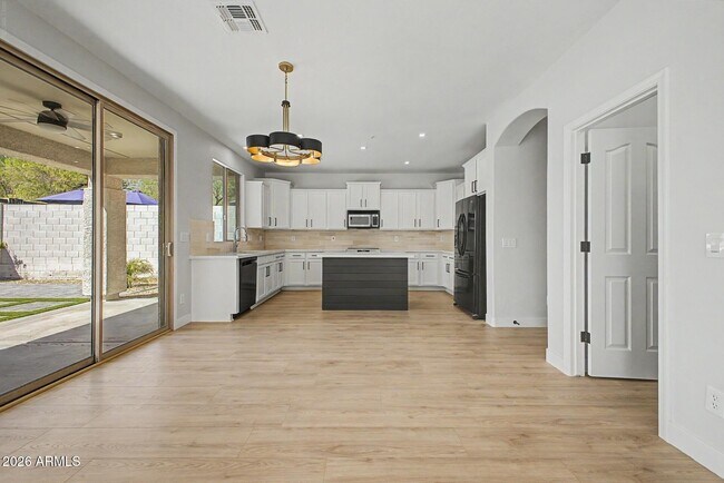 Building Photo - 7062 W Andrew Ln