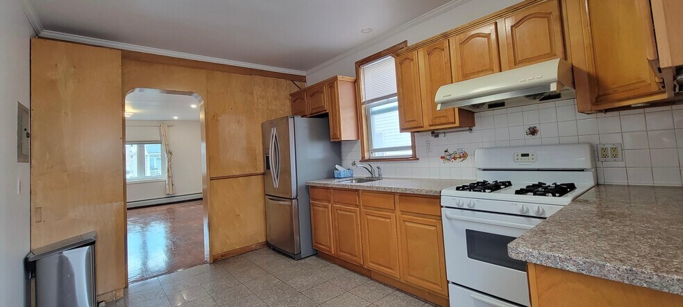 Building Photo - 712 5th St