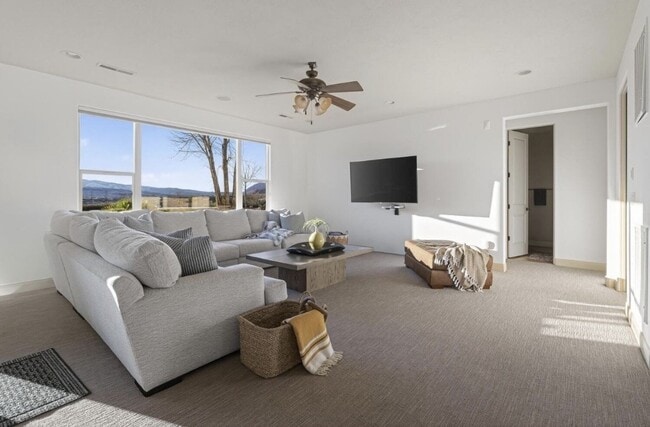 Building Photo - VIEWS AND FURNISHED