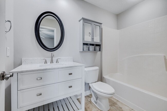 Building Photo - Spacious 4BR Townhome with Elevator in the Heart of Pooler