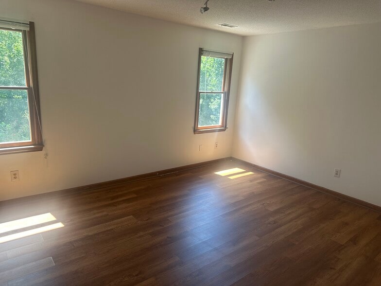 Building Photo - 2839 Sterling Park Dr