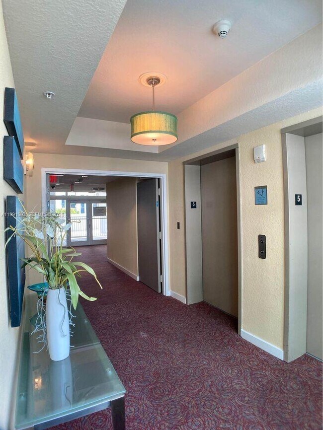 Building Photo - 500 NE 29th St