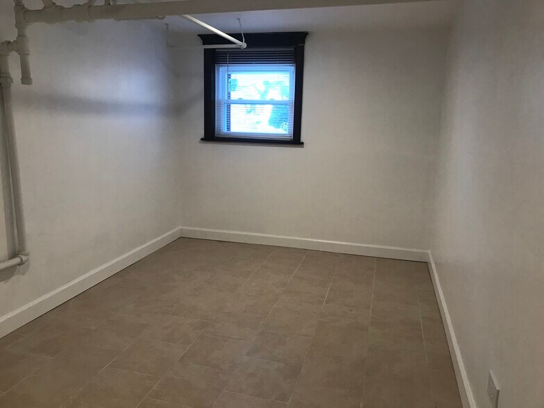 Building Photo - 6644 N Campbell Ave