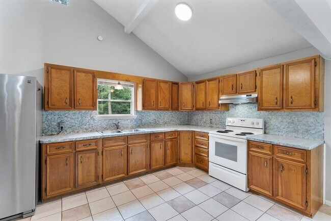Building Photo - 14519 Oakleaf Dr