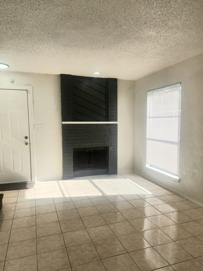 Building Photo - 6828 Brentwood Stair Rd