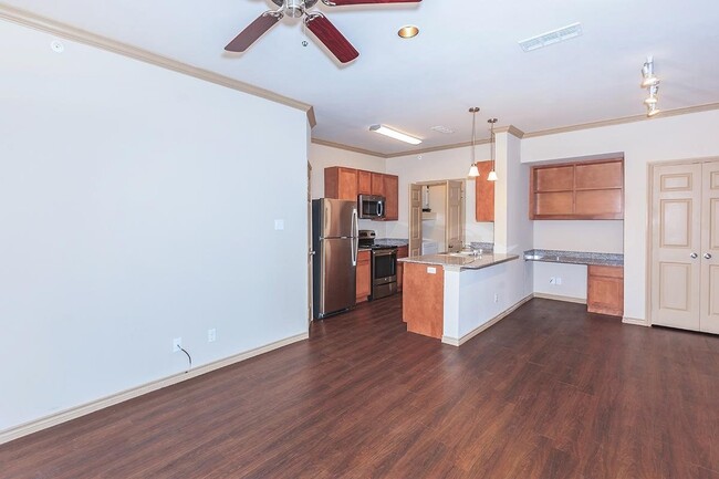 Building Photo - 1100 S Stewart Blvd