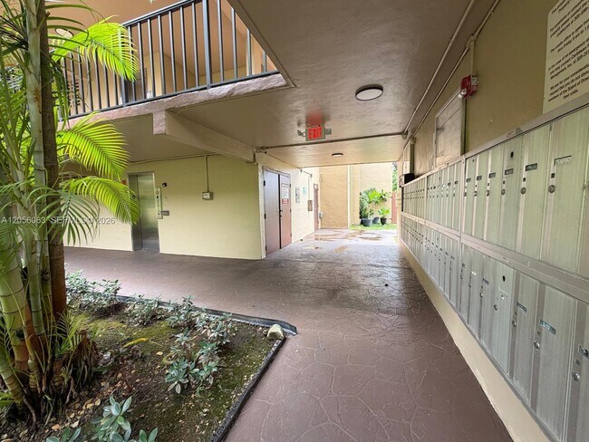 Building Photo - 10875 SW 112th Ave