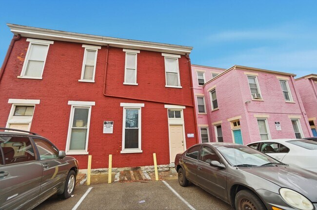Building Photo - 6 bed/2 bath on Wheeler St., Mins. from UC for Only $650/pp ($3900/mo)!