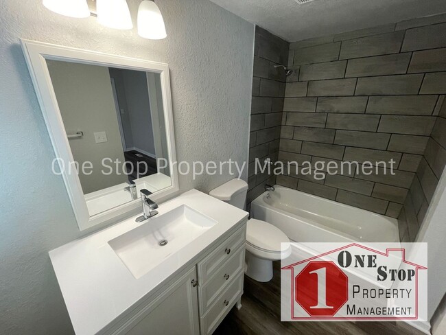 Building Photo - Adorable  Remodeled 3 Bedroom 2 Bathroom C...