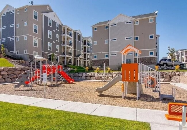 Building Photo - Modern 3 Bed / 2 Bath Condo in Amenity-Ric...