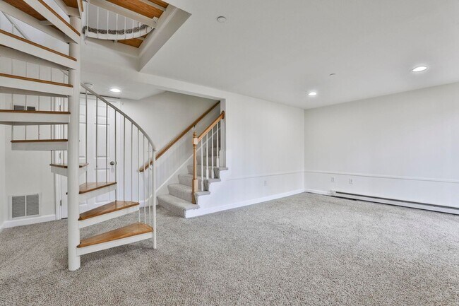 Building Photo - 92 Barrington Ave