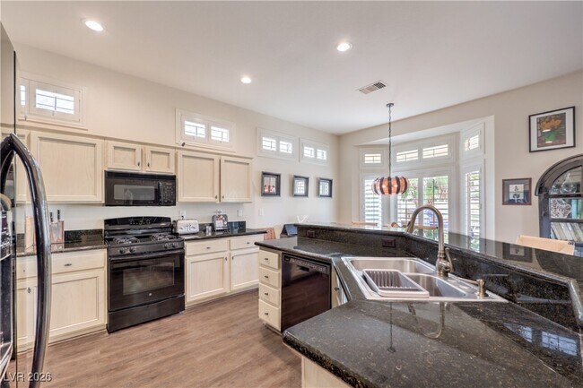 Building Photo - 2701 Spalding Dr