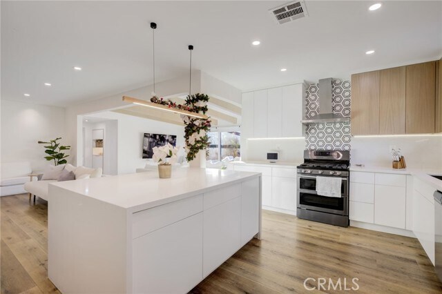 Building Photo - 8161 Encino Ave