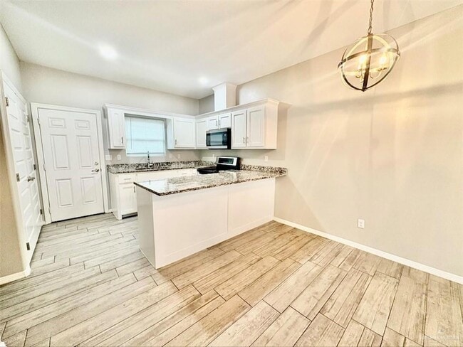 Building Photo - 1719 Davenport St