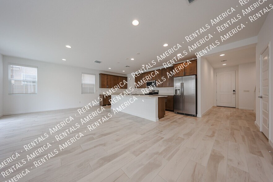 Building Photo - 10151 E Ulysses Ave