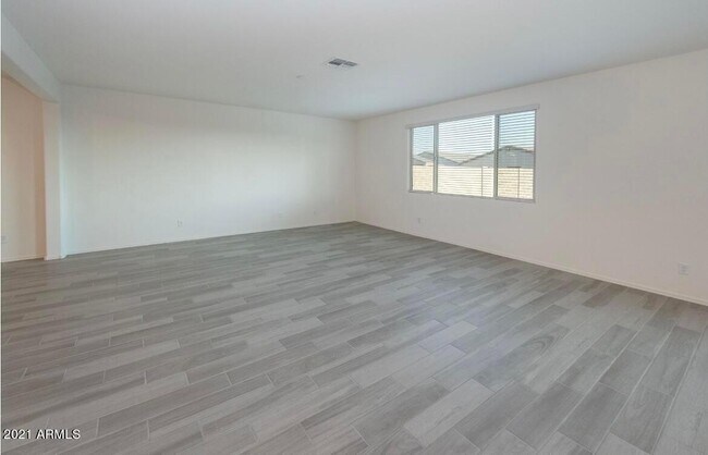 Building Photo - 7259 N 125th Dr