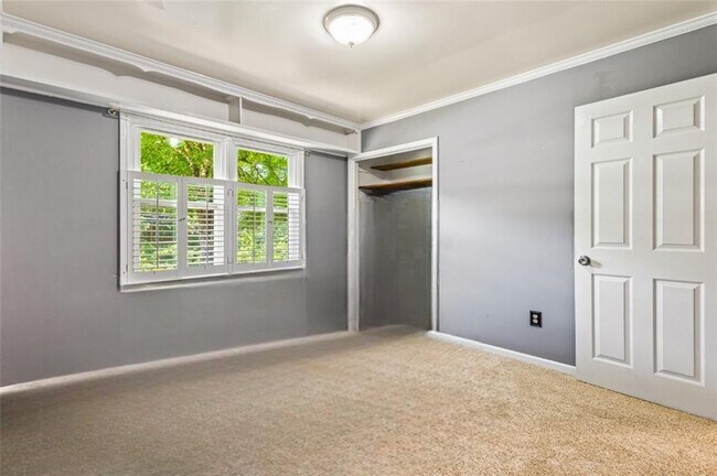 Building Photo - 824 Hickory Ridge Rd SW
