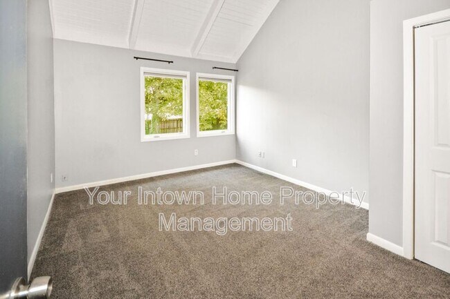 Building Photo - 1415 N Druid Hills Rd NE