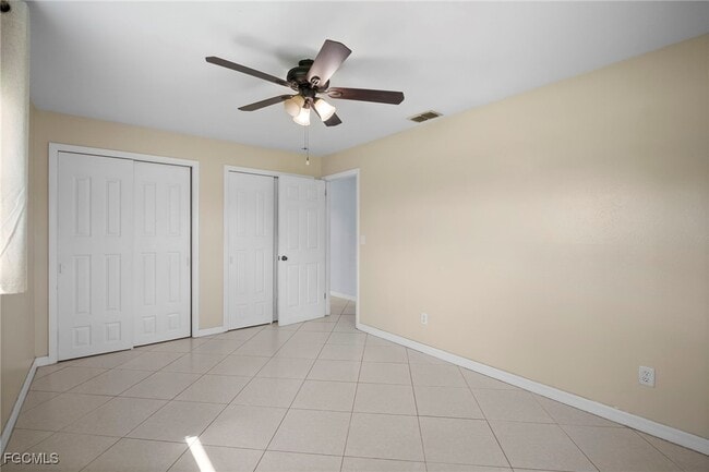 Building Photo - 211 E Jasmine Rd