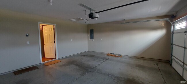 Building Photo - 13575 Crescent Ridge Dr