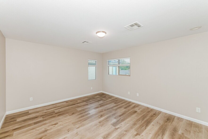 Building Photo - 196 Broken Putter Way